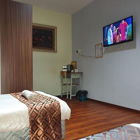 Oyo 90964 Melody 88 Inn Miri Bagian luar foto