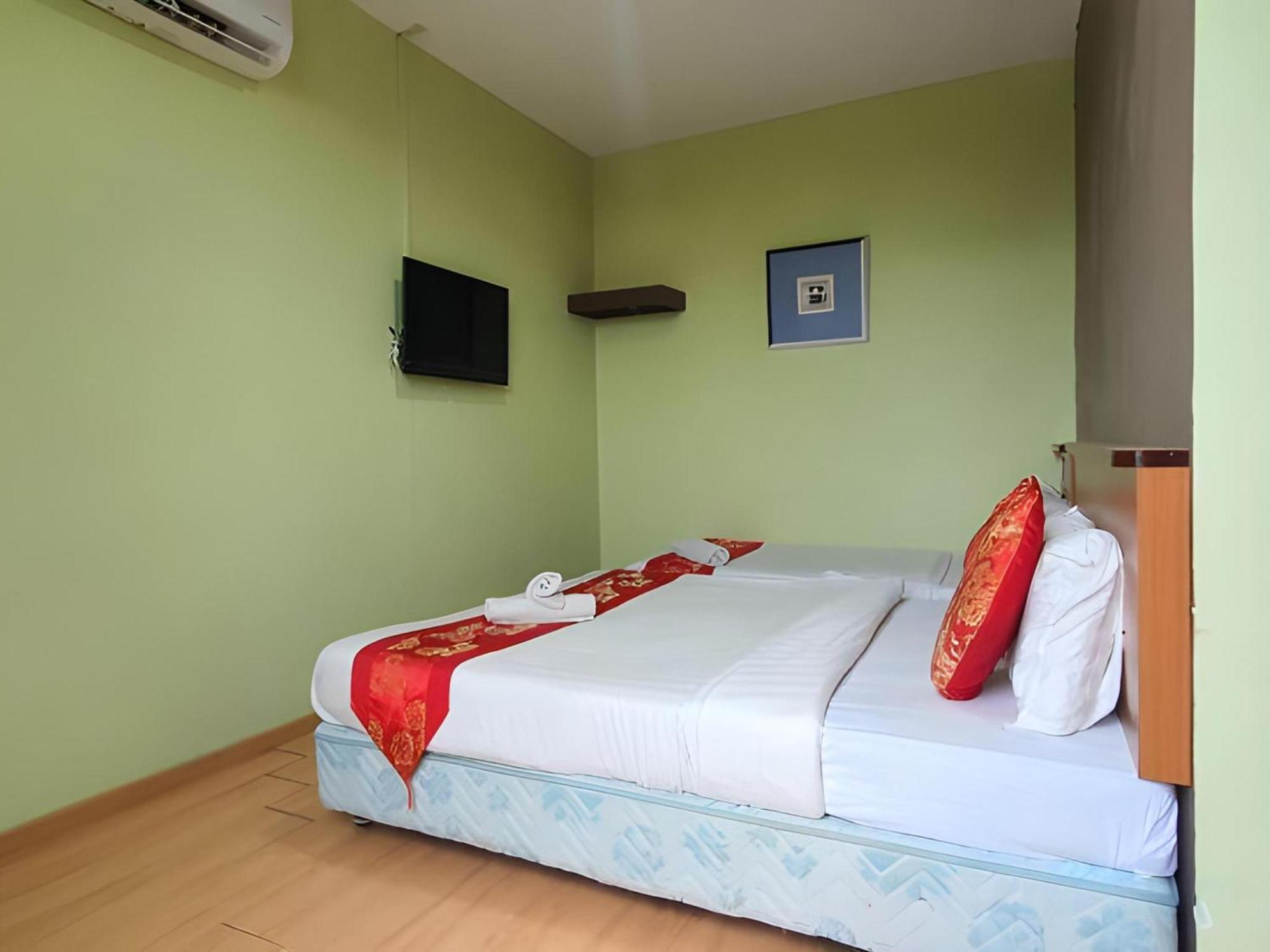 Oyo 90964 Melody 88 Inn Miri Bagian luar foto