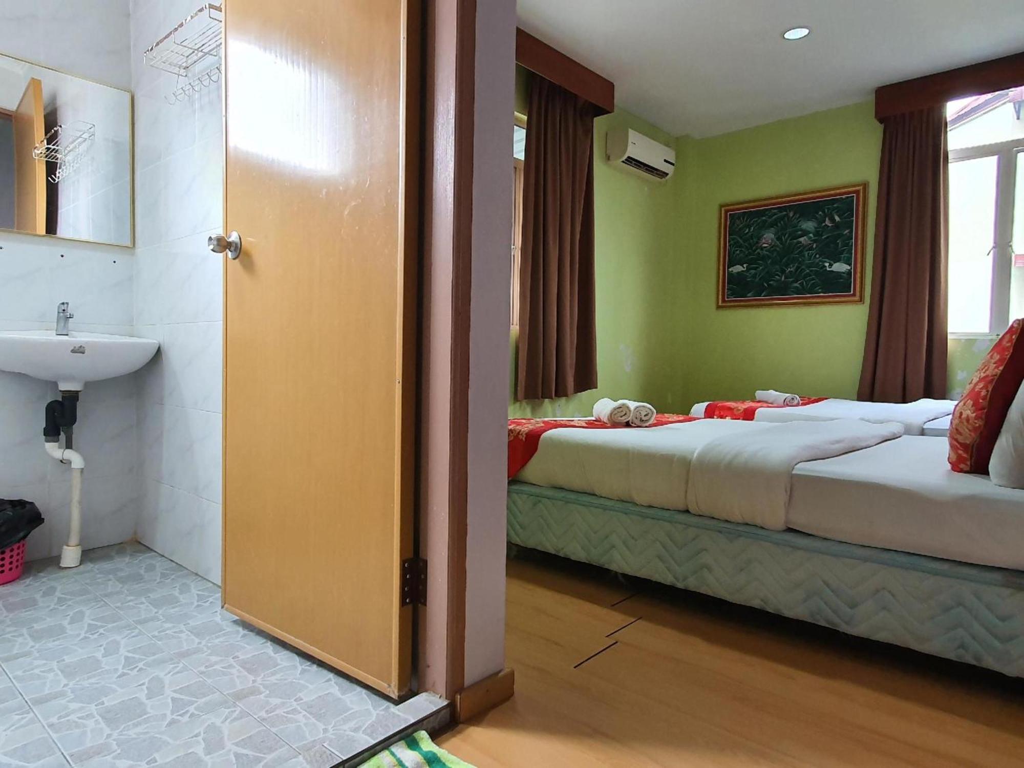 Oyo 90964 Melody 88 Inn Miri Bagian luar foto