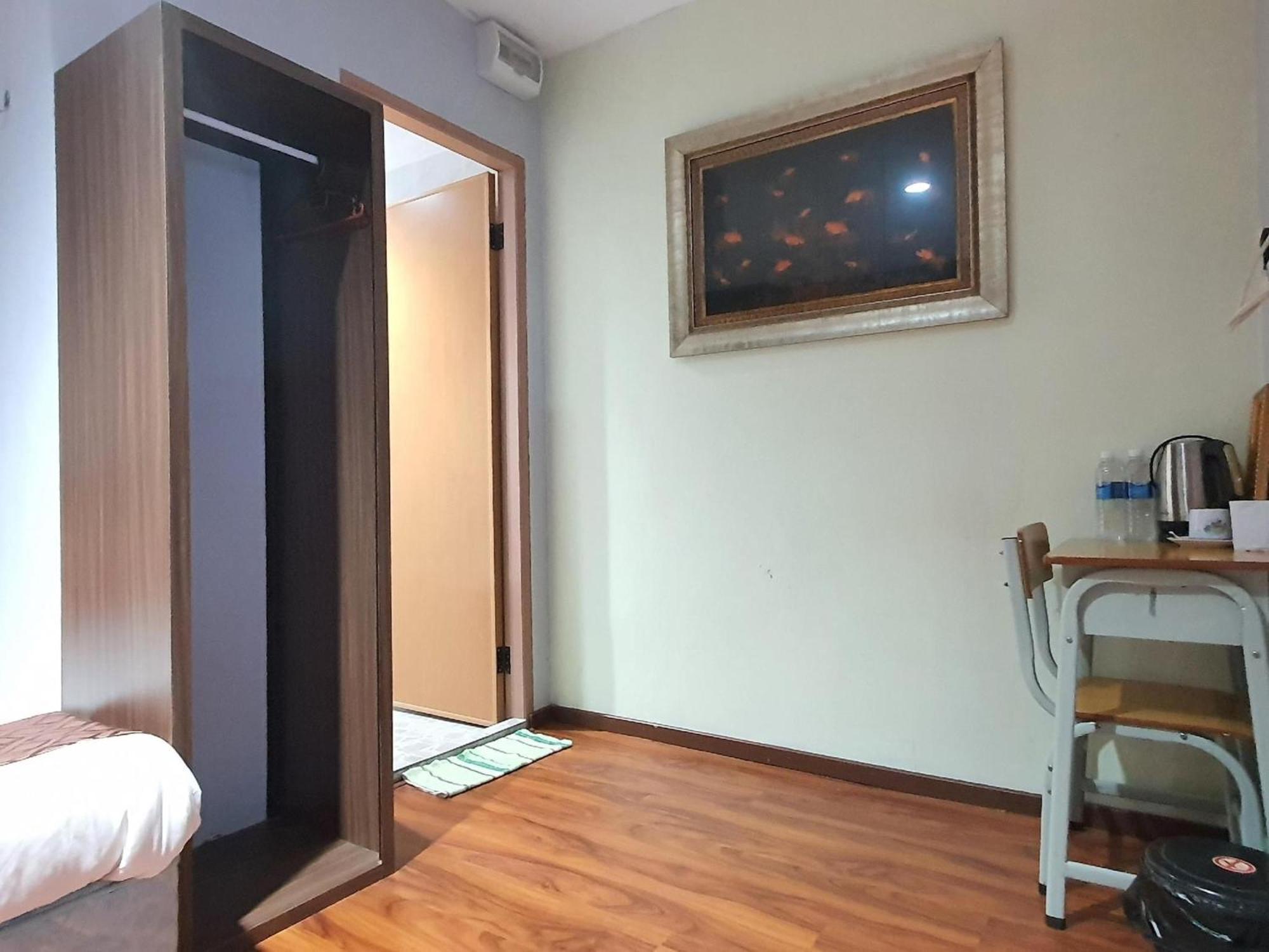 Oyo 90964 Melody 88 Inn Miri Bagian luar foto