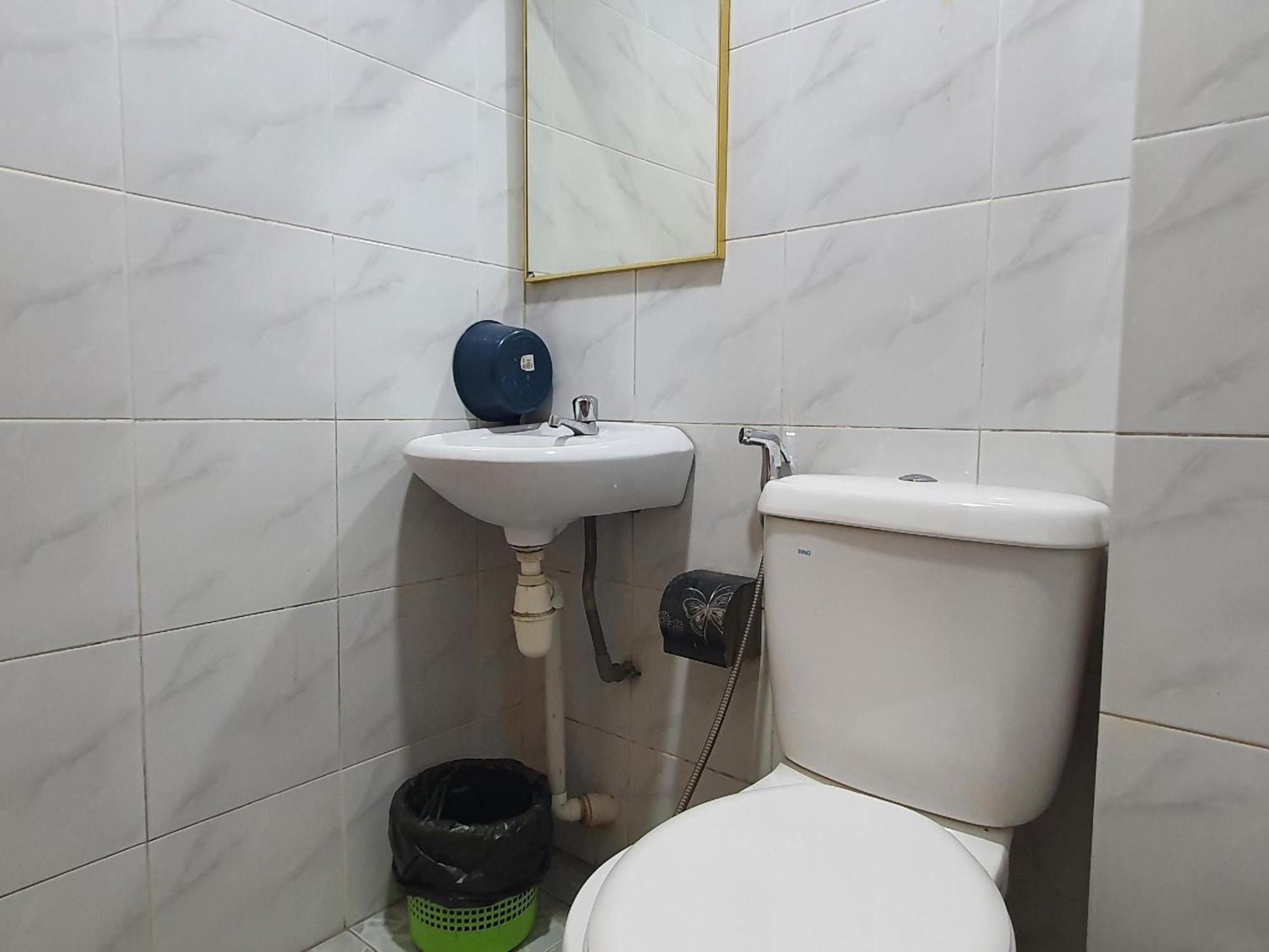 Oyo 90964 Melody 88 Inn Miri Bagian luar foto