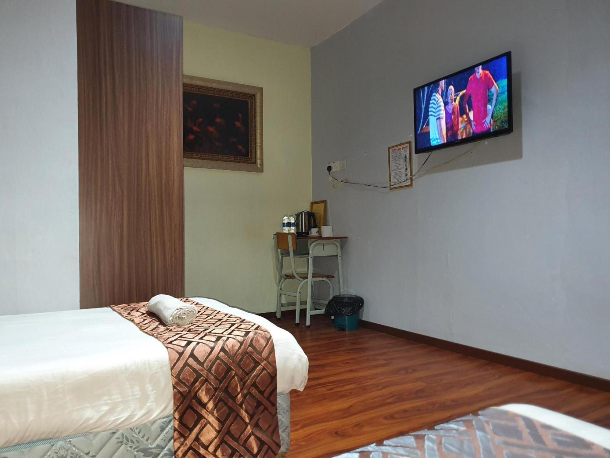 Oyo 90964 Melody 88 Inn Miri Bagian luar foto