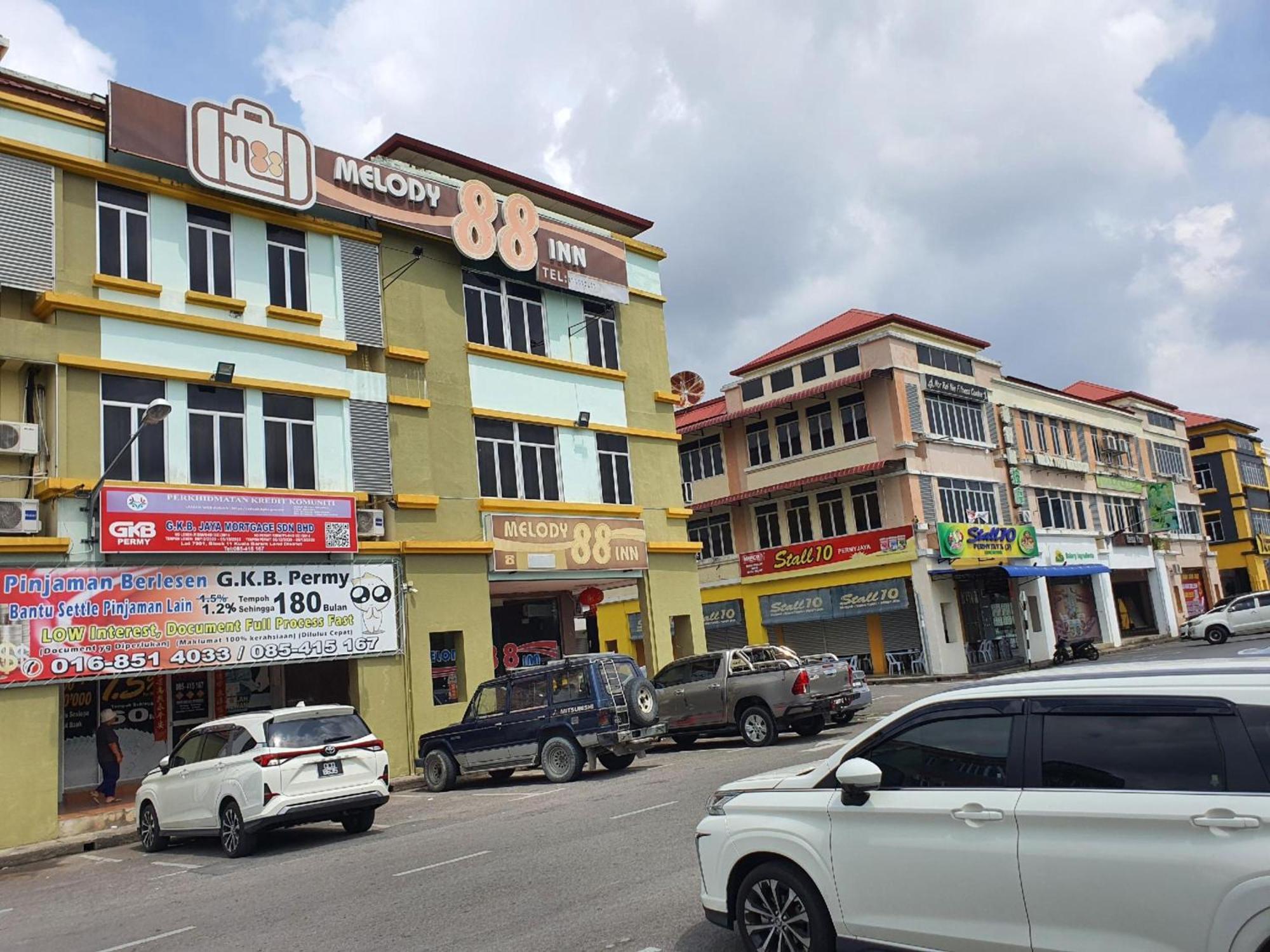 Oyo 90964 Melody 88 Inn Miri Bagian luar foto