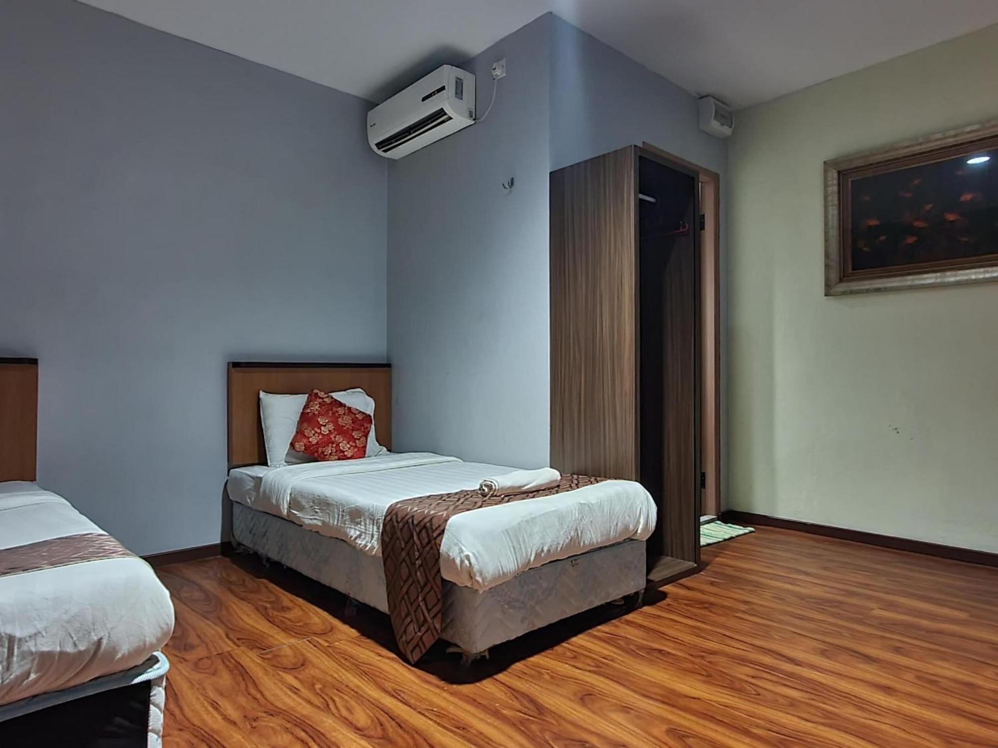 Oyo 90964 Melody 88 Inn Miri Bagian luar foto