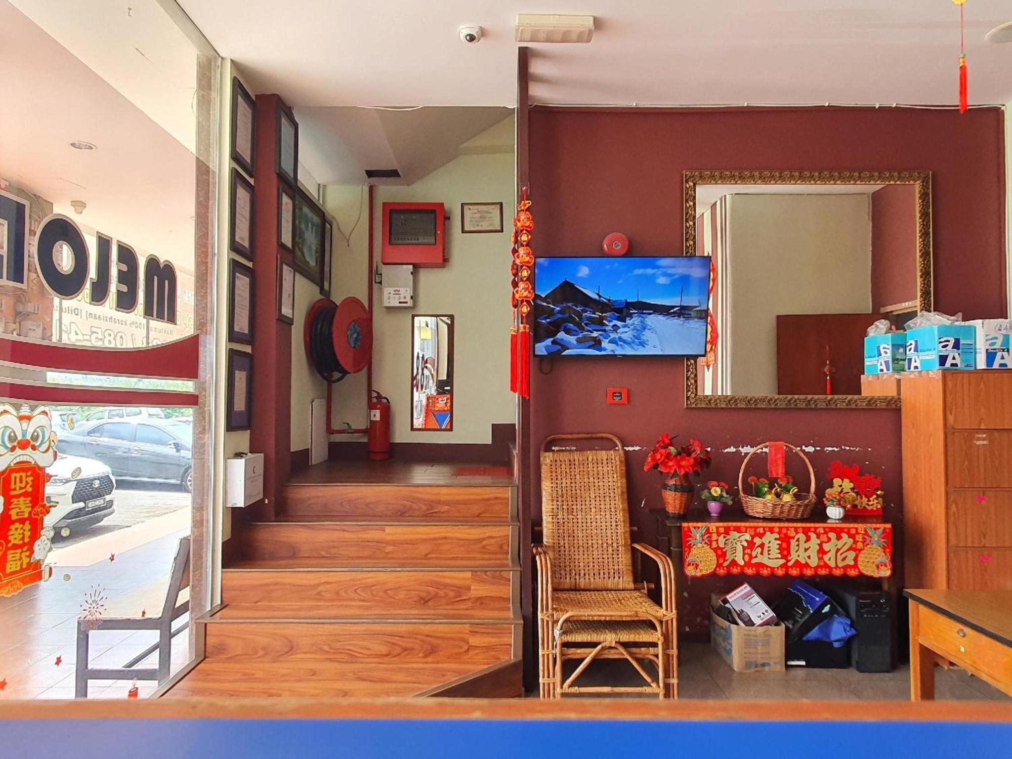 Oyo 90964 Melody 88 Inn Miri Bagian luar foto