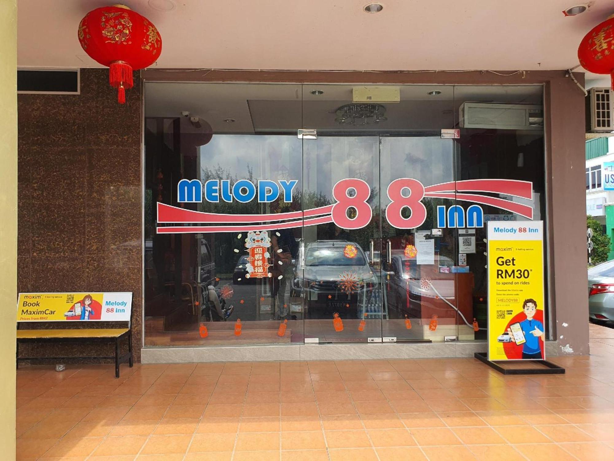 Oyo 90964 Melody 88 Inn Miri Bagian luar foto
